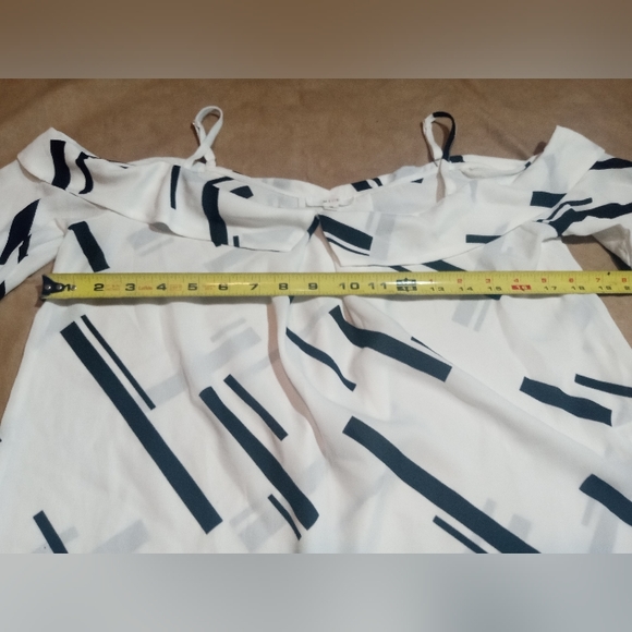 Mine White & Black Off The Shoulder Long Sleeved Lightweight Blouse Top Medium - Picture 9 of 10